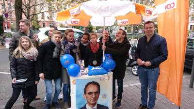 Mit groartiger Untersttzung unserer sterreichischen Freunde aus Graz macht Wahlkampf noch mehr Spa! Unser stellvertretender CDU Kreisvorsitzender Martin Benedikt Schfer ist heute offensichtlich besonders motiviert! ;)  - Mit großartiger Unterstützung unserer österreichischen Freunde aus Graz macht Wahlkampf noch mehr Spaß! Unser stellvertretender CDU Kreisvorsitzender Martin Benedikt Schäfer ist heute offensichtlich besonders motiviert! ;) 